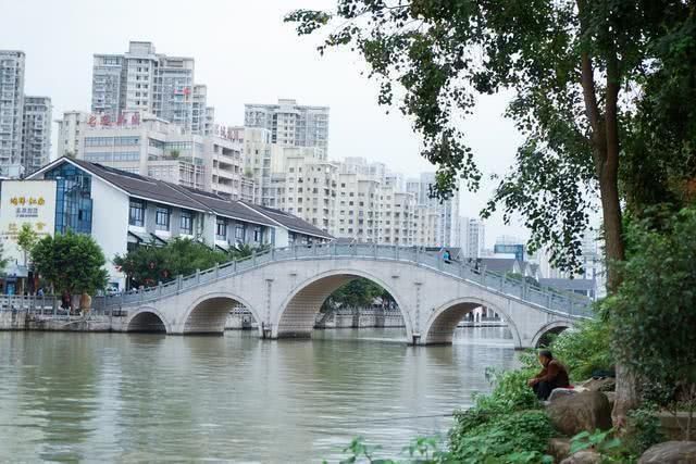 浙江“土豪最多”的城市，遍地是老板，游客：城市建设却不如人意