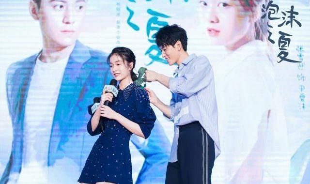 辟谣没人信，手滑点赞又挨骂，张雪迎到底做错了什么？