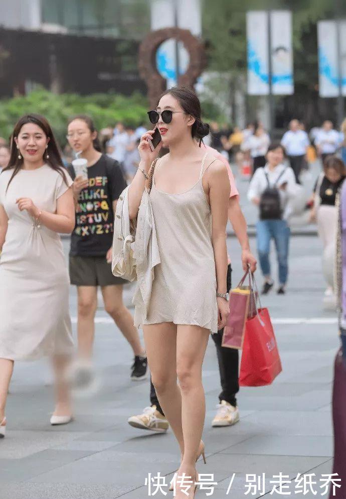 #下半身搭配#吊带搭配高跟鞋,穿出女性的优雅与魅力