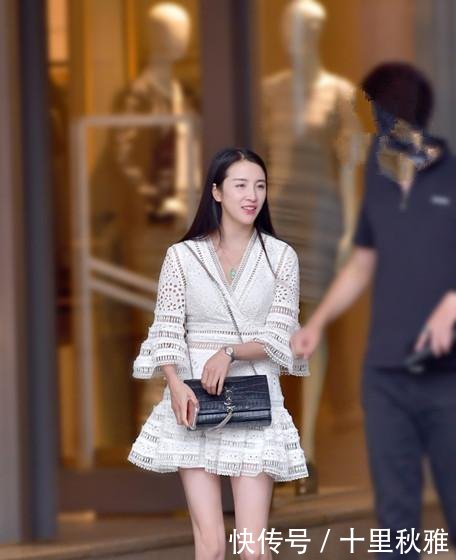 街拍 时尚小姐姐穿透视连衣裙, 风光无限很吸睛!