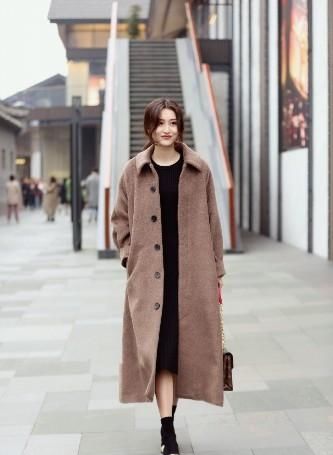  『清纯』路人街拍，小姐姐身姿曼妙，给人感觉非常清纯可爱