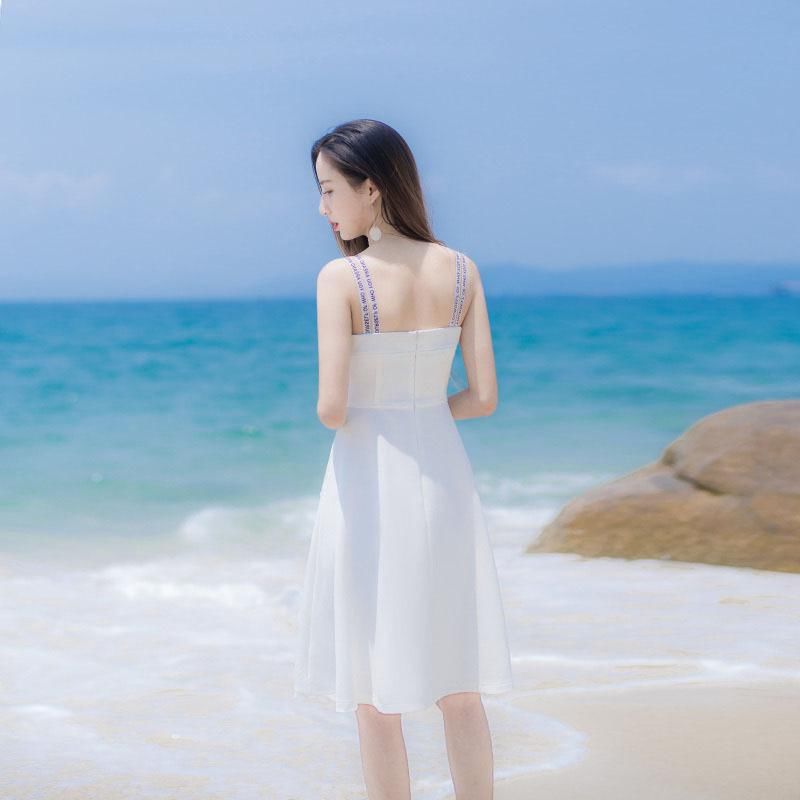 女人“露”点就不正经?看下面女人真大胆，妩媚性感惹人怜