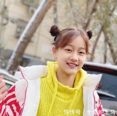 「穿透」谁想到这是赵薇“女儿”,12岁跨年穿透光裤,130腿长好撩!