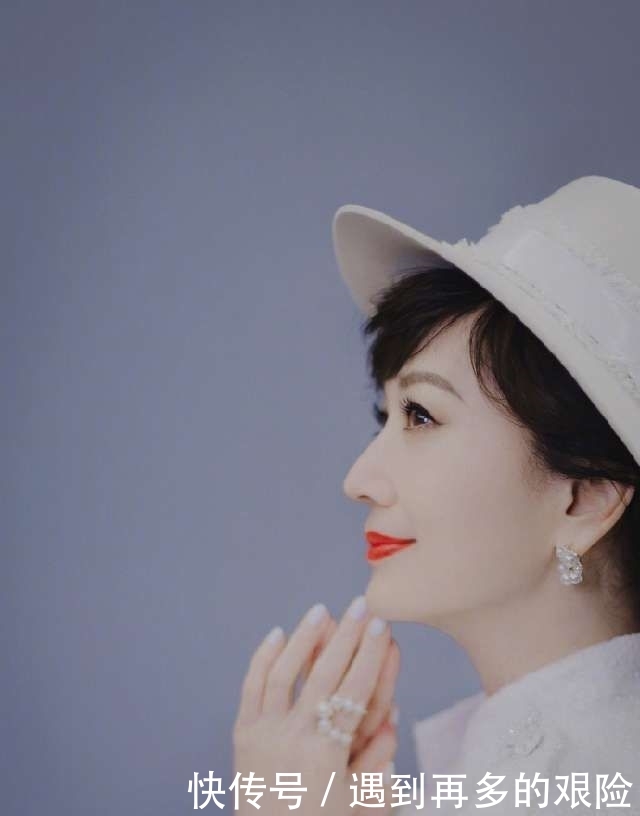  『最新』赵雅芝最新写真曝光 穿白色套装气质优雅