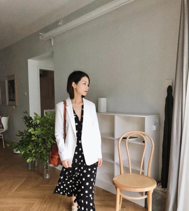  会显得■一衣多穿如何让条纹衬衫穿的不过于休闲