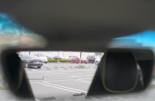  原创文章@车内的中央后视镜，其具体的作用是什么，老司机告诉你