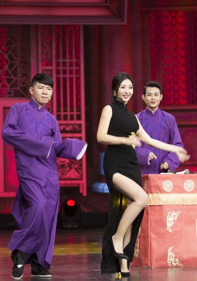 同穿黑色旗袍，迪丽热巴仙气，柳岩性感，她最风尘！