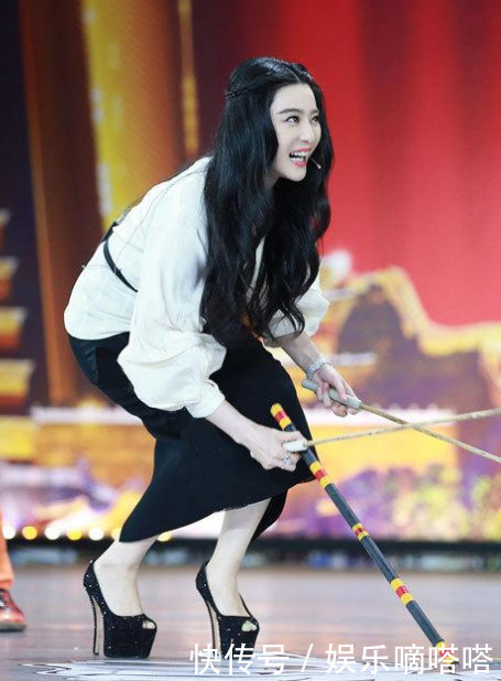 有一种鞋叫范冰冰的高跟鞋：图3比旁边人都高，最后一张看着都累