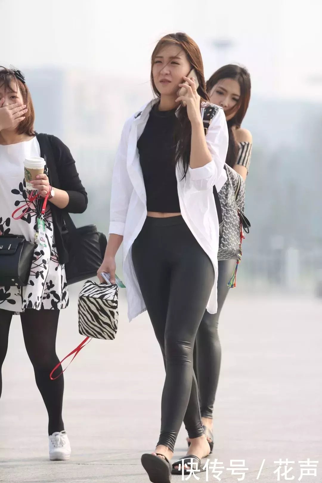 身影：紧身皮裤之美