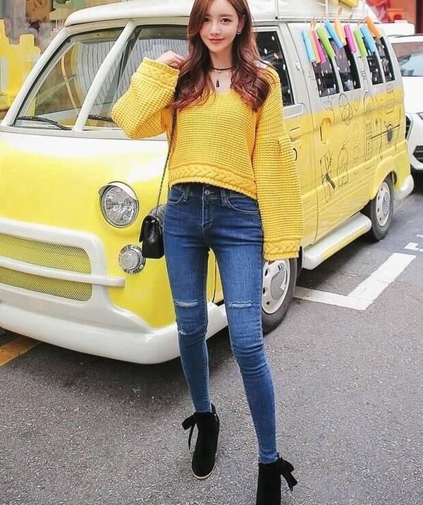 街拍，牛仔裤小姐姐，性感身材，纤细长腿清新养眼