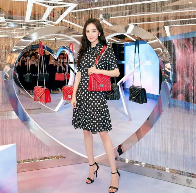 没有滤镜的杨幂身材垮了?肚子都松了,网友:巨丑无比!