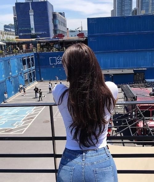  [女人]牛仔裤的时尚穿搭，显高又显瘦，让女人更显俏美与大气