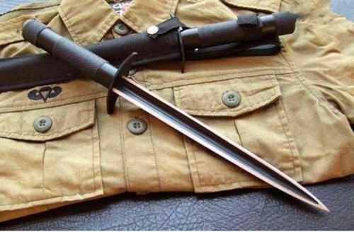  「解放军」大名鼎鼎的三棱军刺，解放军为啥不装备？答案很简单，不是被禁用