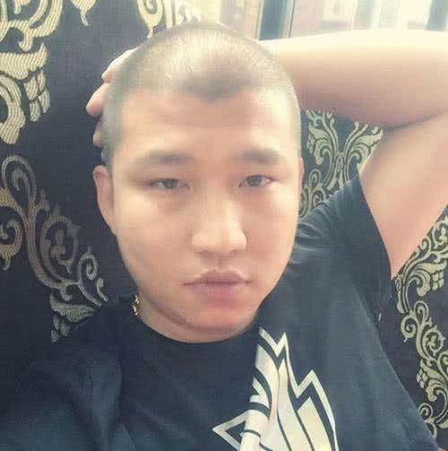 二驴承认买“协议粉”，给榜上“大哥”点的关注也是假的！