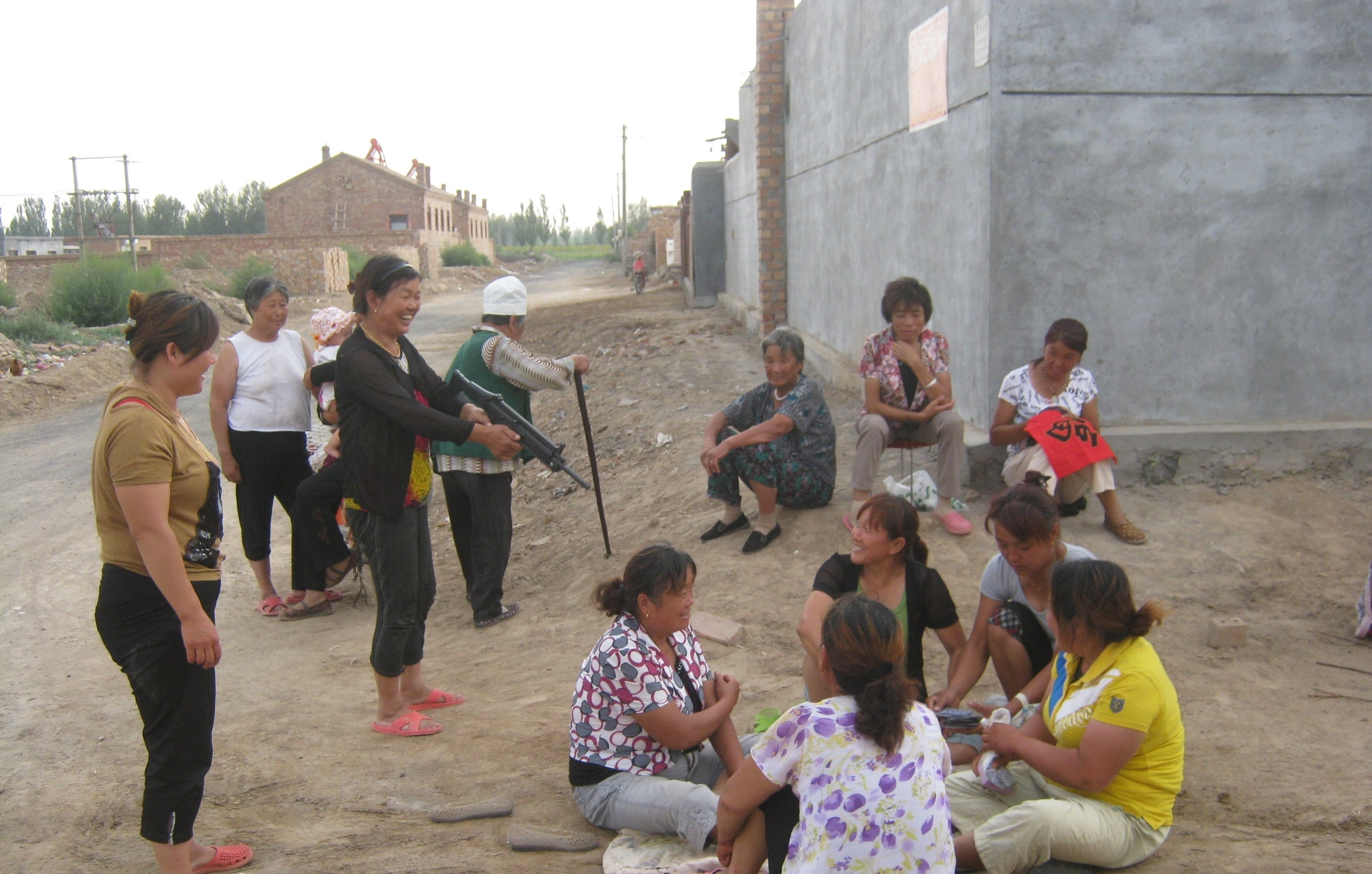 现在的农村，随便找一户人家，拿不出来20万就“不正常”，真的