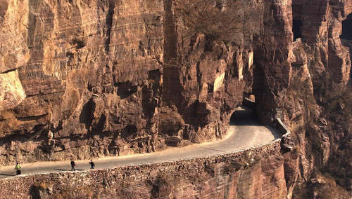 世界最危险的5条公路：每一条都让人脚软，中国2条上榜！