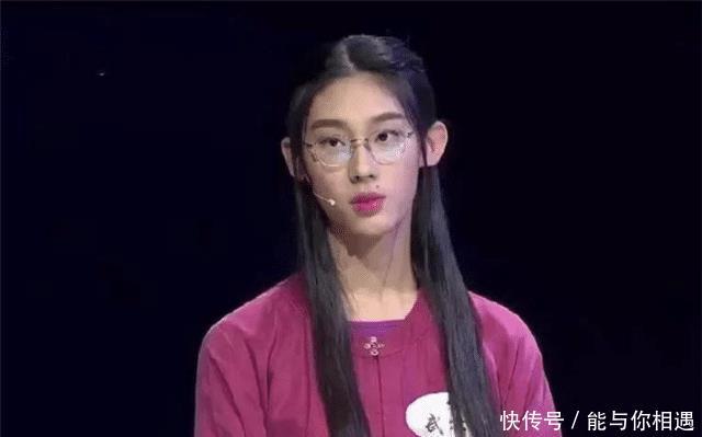  『武亦姝』北大新生报到，热度却不及清华，难道是因为没有武亦姝的加入
