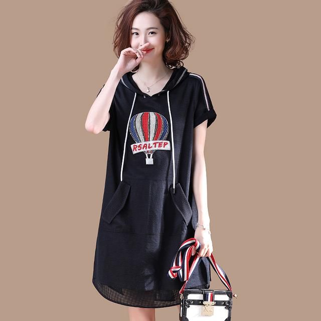 如果妈妈身材微胖，就给她穿文艺裙，看着好看，穿着显瘦