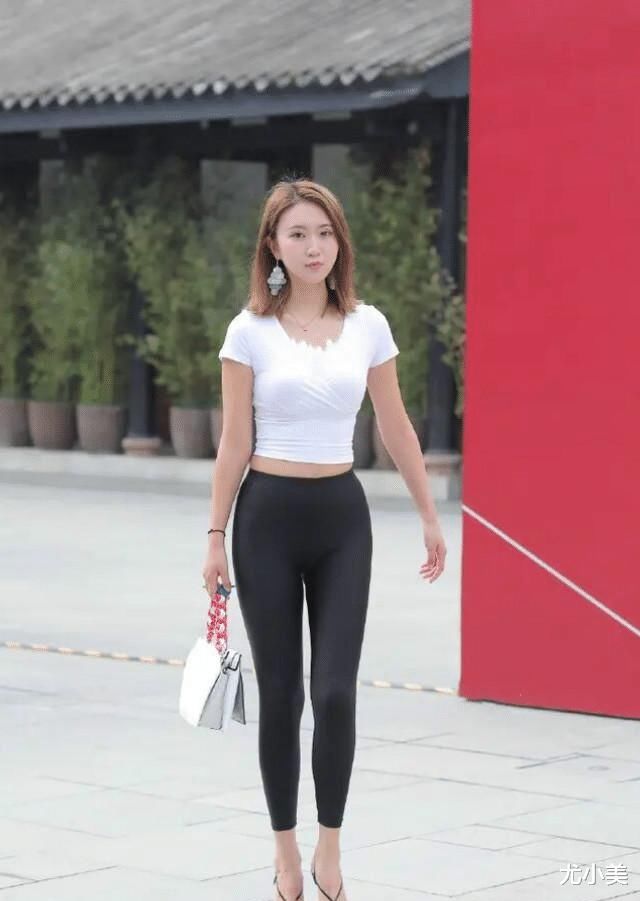  显瘦|美女穿无痕裤，显瘦又百搭