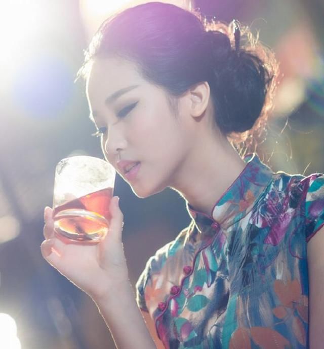 旗袍两边为什么要开叉？看完让人好害羞，原因让你想不到