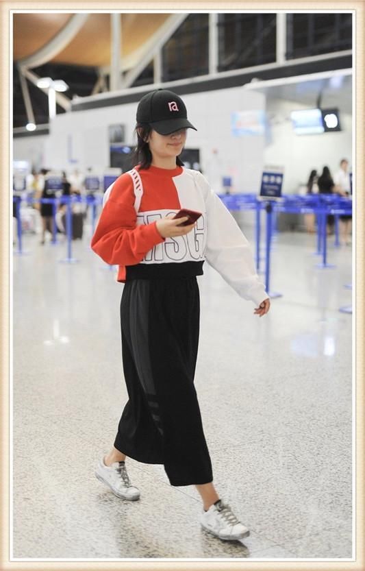 谢娜瘦到身材巅峰！蝴蝶背都出来了，网友：比当妈之前还苗条？