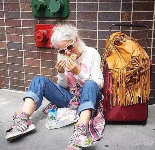 连62岁老太太都美丽地环游世界，你还有理由邋遢？