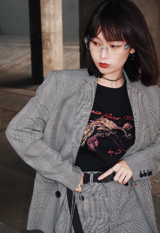  [春天]春天炫酷感十足的穿搭来袭读者：鉴定完毕，是心动的女孩