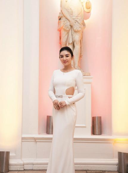 40岁黄奕厉害了！仅剪了个空气刘海显小20岁，网友：我又恋爱