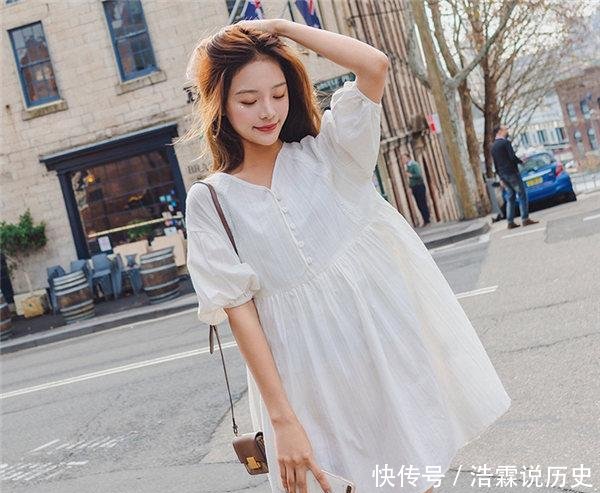  新款@三伏天别穿黑裤子，又土又热！瞧瞧这些新款美裙，时尚淡雅又大气