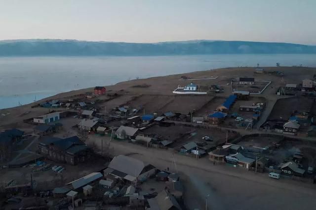 俄罗斯“明珠”贝加尔湖被中国人污染引发当地民众抗议请愿