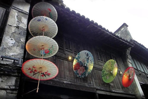 这些都是民间工艺精品，喜欢旅游而不来一趟乌镇，你会留下遗憾的