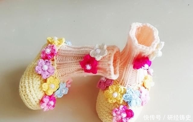『居家』漂亮的花朵毛线鞋,居家摆设或是孩子穿都是不错的选择