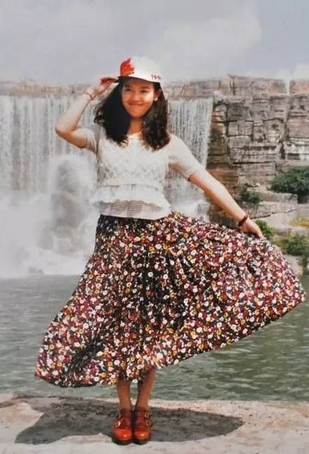 30年前的美女原来这么美，随处可见时尚潮流，这才是真正的美女