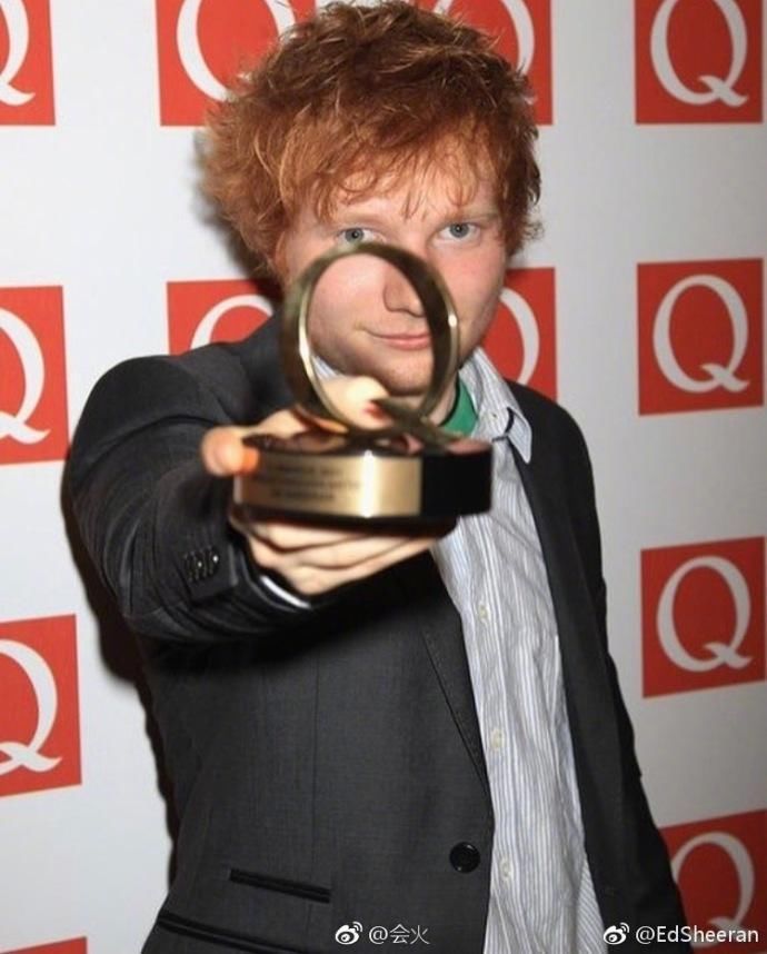 娱乐圈又曝恋爱?王子邓丽欣回应称:只是好朋友，黄老板再陷抄袭