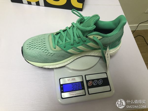 阿迪达斯难得的一双严肃跑鞋--Adidas Supernova 开箱
