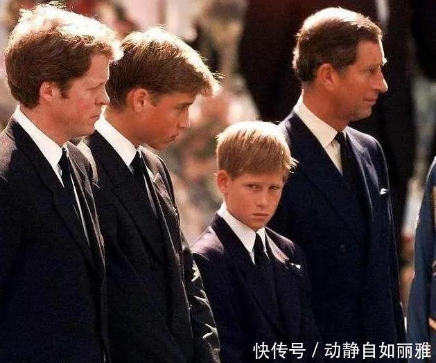 [卡米拉]哈里不屑掩饰情绪，在卡米拉婚礼露“仇人脸”，与梅根同框脸更丧