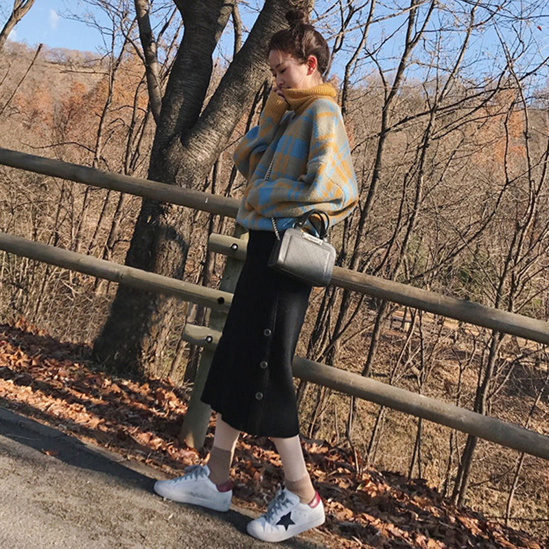 今年流行穿毛衣套装，清新俏皮，不冷不热，轻松穿出好气质