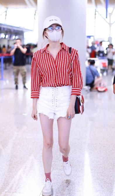 罗志祥女友周扬青38度穿毛衣，看她照片都觉得热