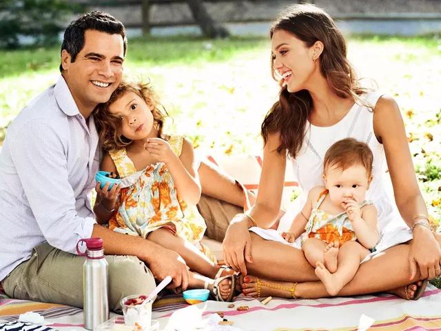 这些女明星身材并不完美只是会穿衣服而已