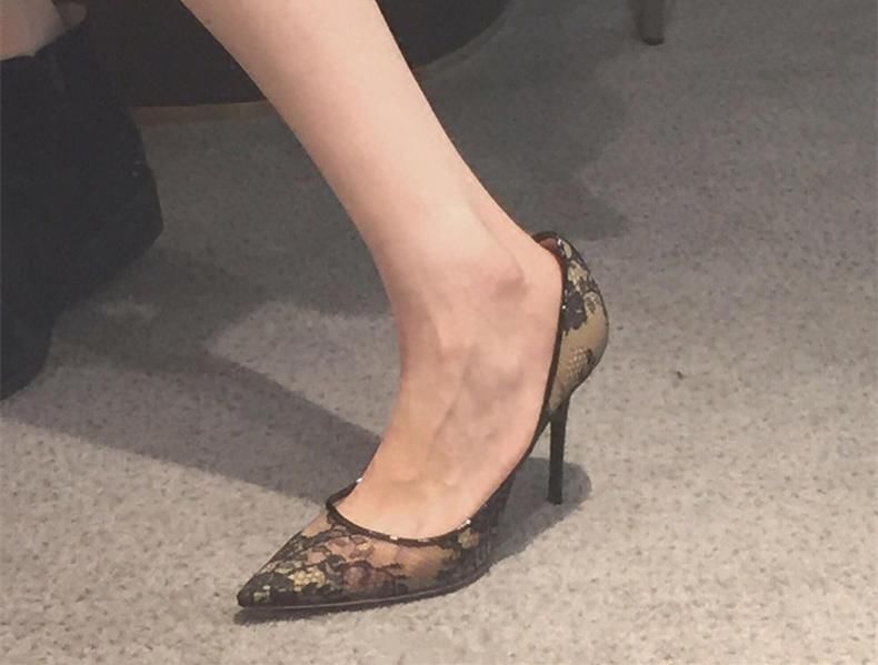 石原里美的高跟鞋，大龄女催婚必备，让玉足显得更修长