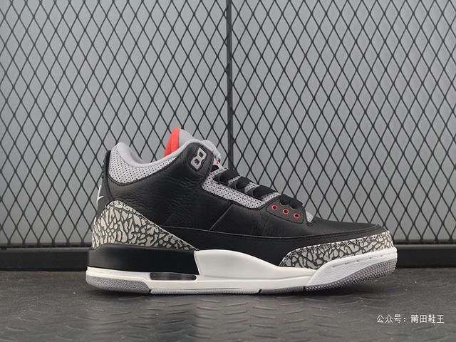 如果说夏天是小白鞋的主场，那么秋冬绝对是小黑鞋的天下！