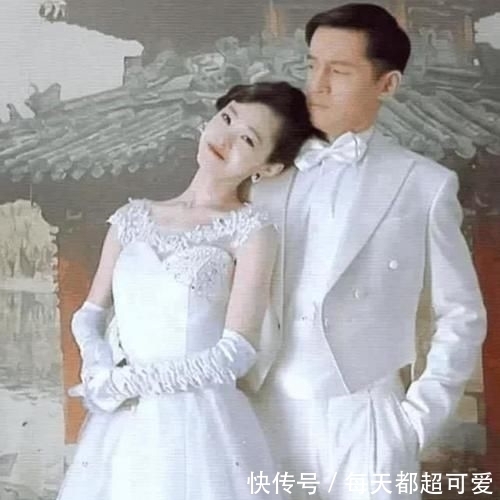 婚纱照■宋轶胡歌“婚纱照”引热议,当宋轶贴脸靠近时,瞬间被胡歌的眼神戳中笑点