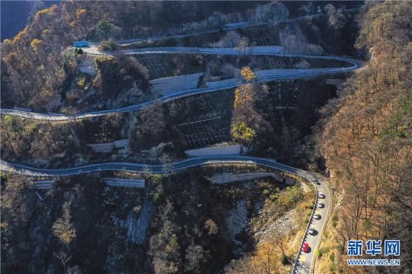 航拍：大别山马丁公路