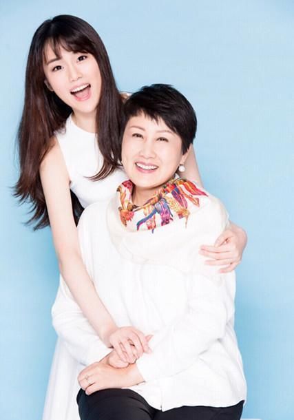  [身价]58岁“国民妈妈”凯丽，富豪丈夫身价过亿，女儿颜值爆棚也是演员