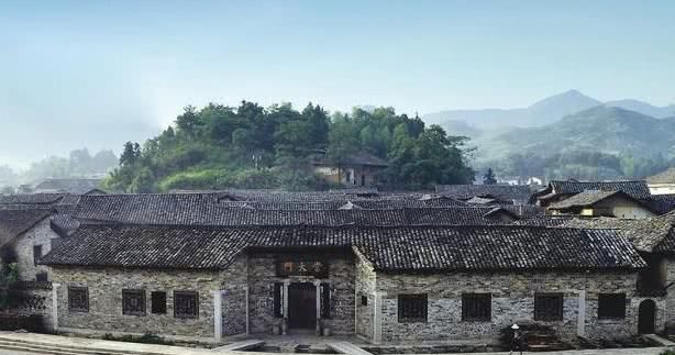 湖南神奇古村，一千多个房间户户砖瓦相连，被誉为“民间故宫”