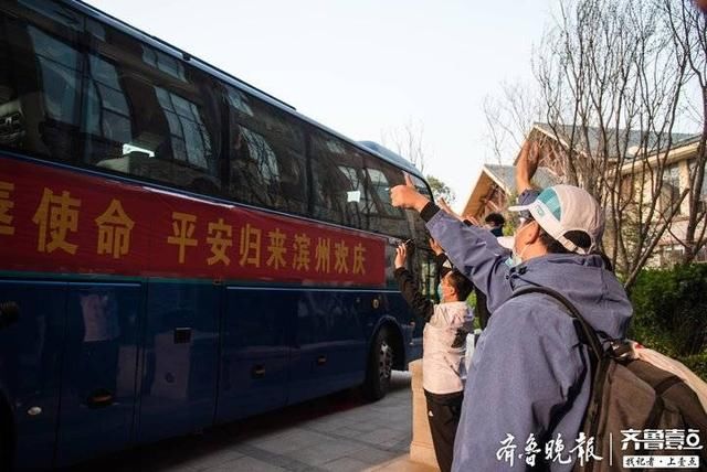  医疗队■泪别相拥！相约江湖 武汉赏樱 首批返鲁医疗队结束休整泪别战友