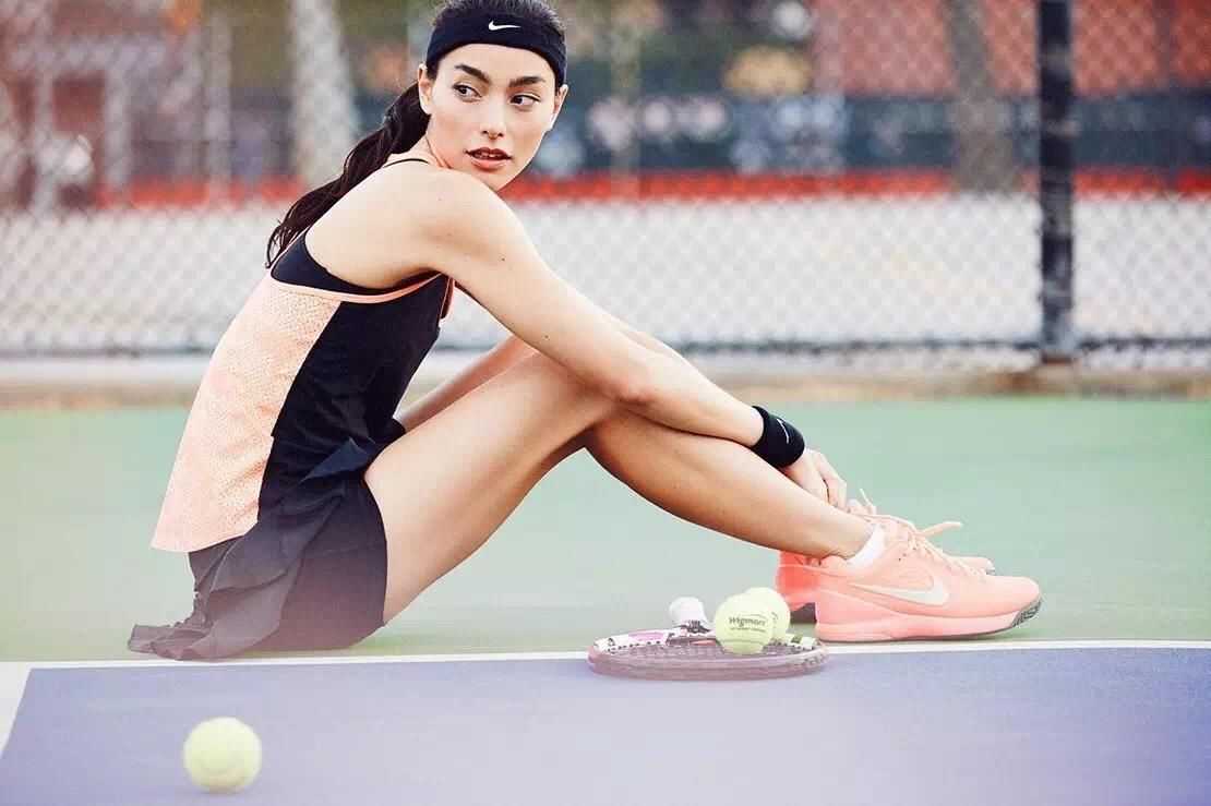 不爱穿Bra和裤子的潮流女神，让人看了就血脉喷张!