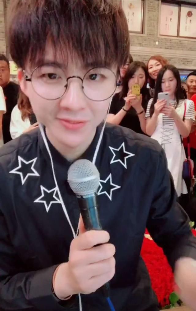 抖音回应小孩直播妈妈洗澡事件：是行业竞争恶意炒作，别扩散了