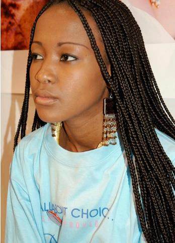 去过非洲的高级理发店才知道，非洲女人头上的小辫子都是假的！