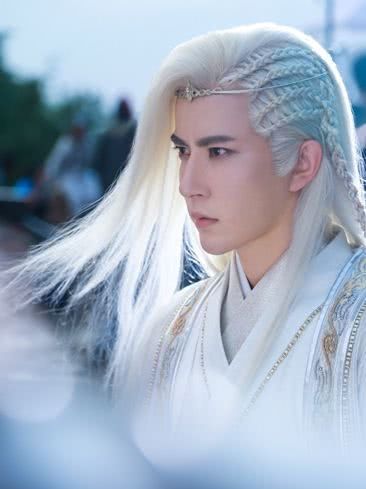 『朱一龙』男星白发造型：朱一龙邪魅，马天宇俊美，而他帅成所有人的师尊
